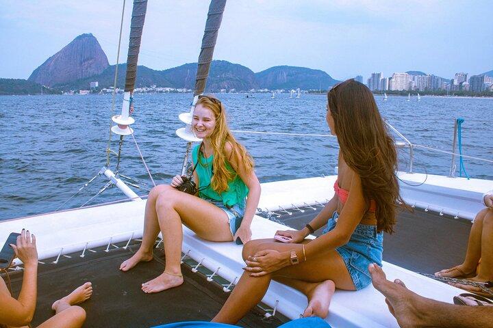 Shared Tour: 3 hrs in Catamaran Sailboat - Velas do Rio - photo 3