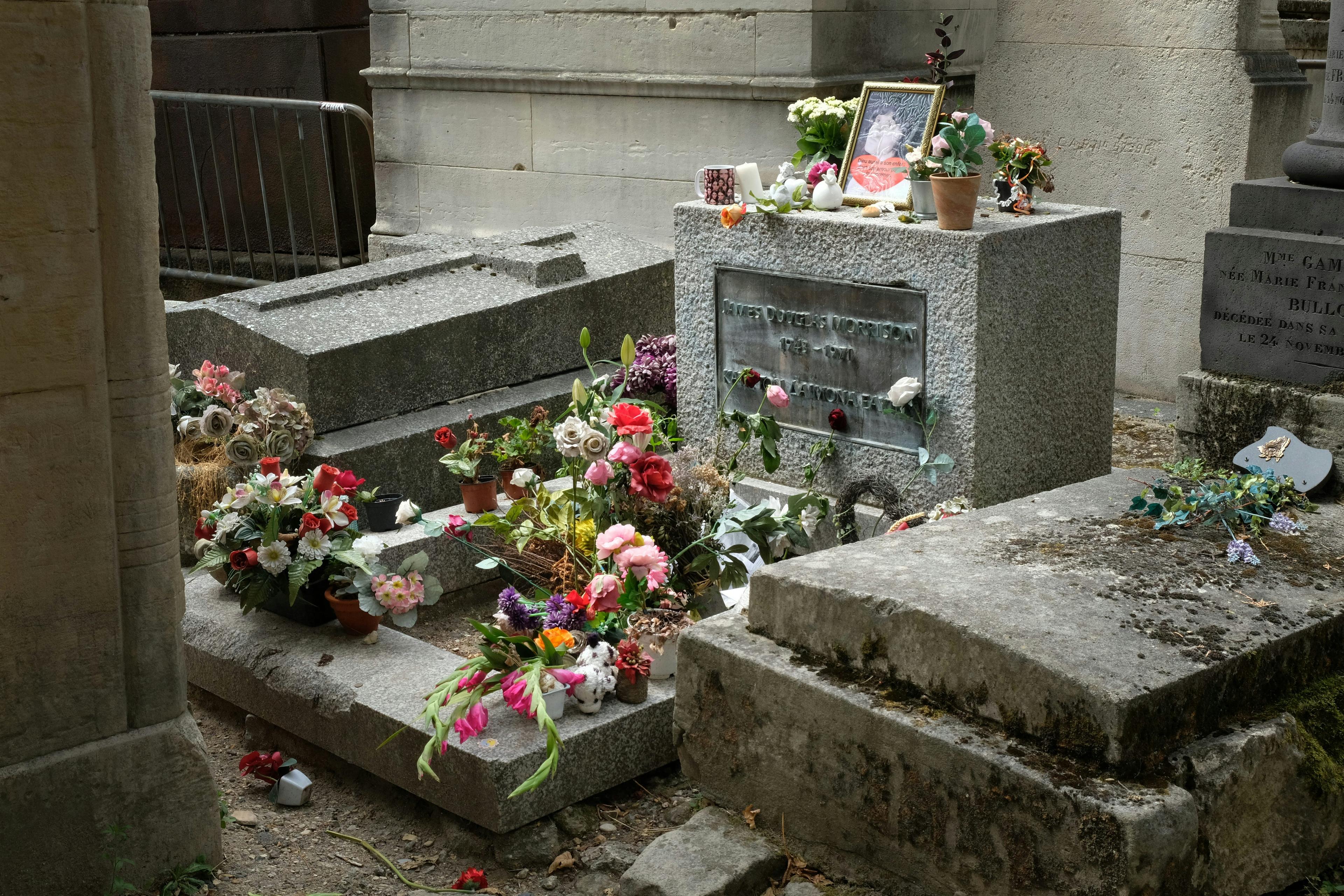 Paris: Père Lachaise Walking Tour — History, Icons & Wine Apéro - photo 2
