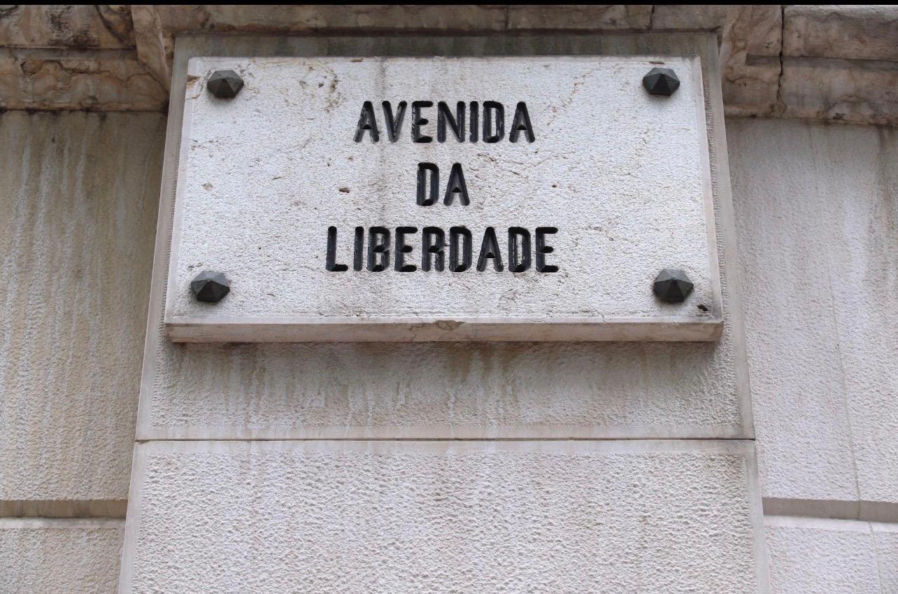 Lisbon Full-Day Private Tour: Top Sights, Viewpoints & Historic Districts - photo 4