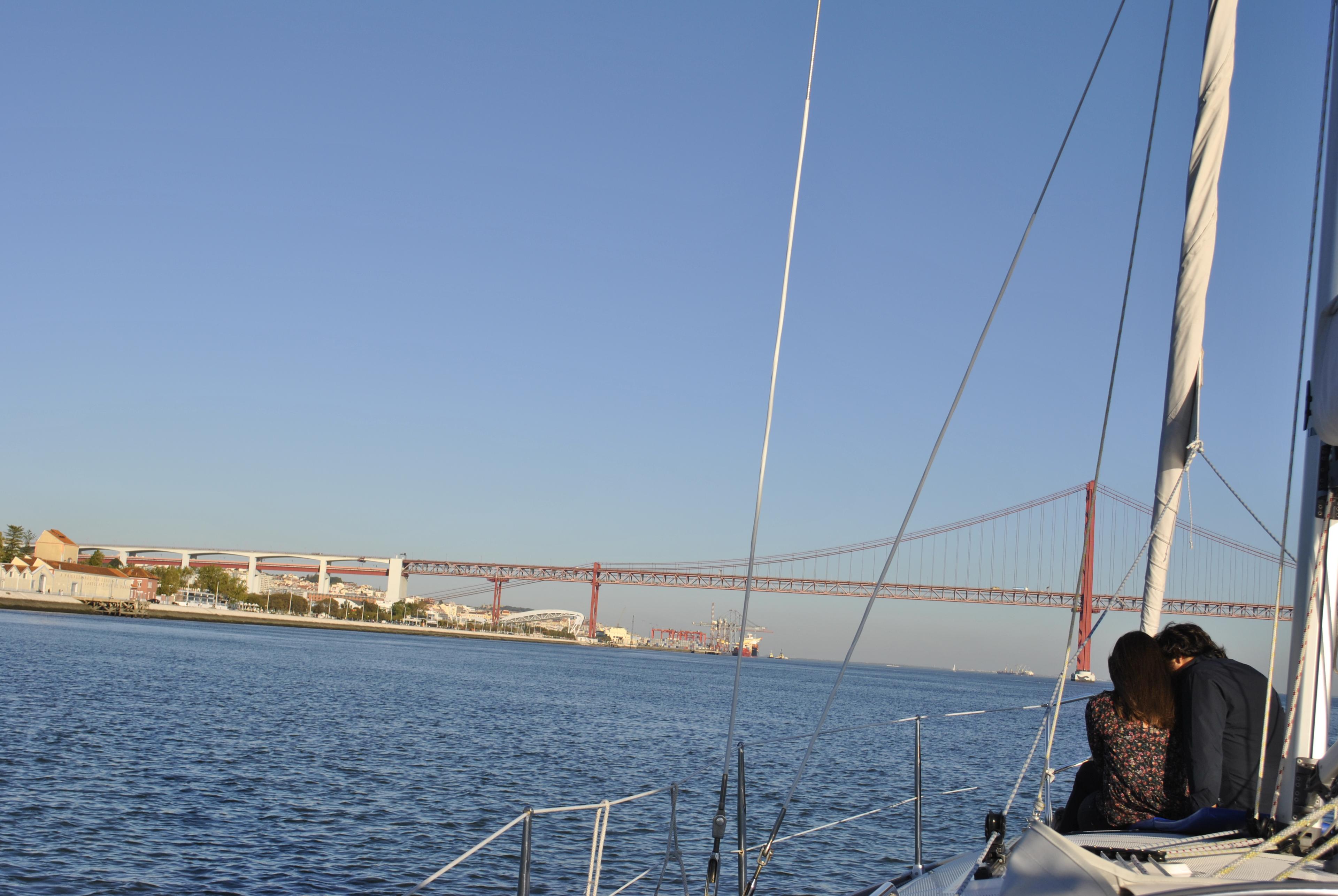 Lisbon Romantic Private 2h Cruise with sparkling wine - photo 3