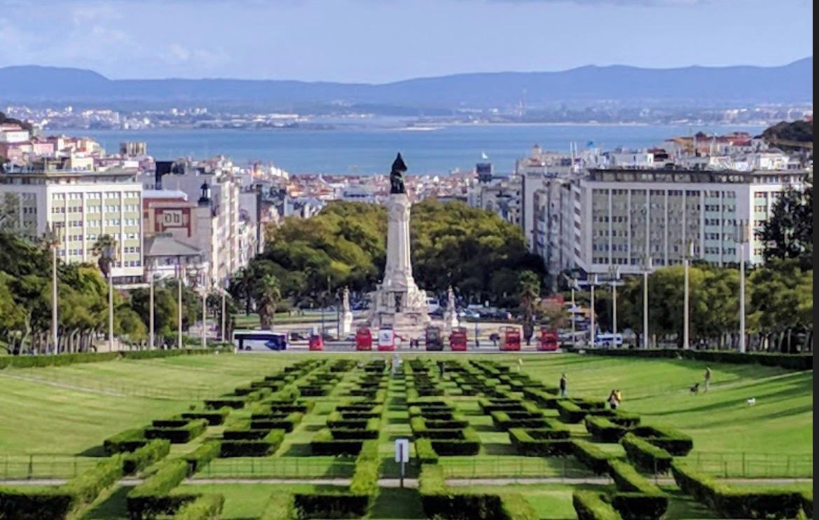Lisbon Full-Day Private Tour: Top Sights, Viewpoints & Historic Districts - photo 2
