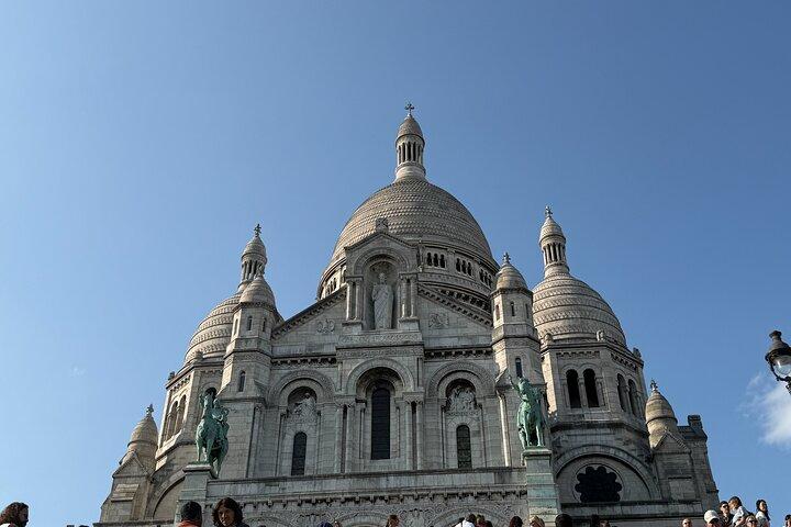 Moulin Rouge to Sacré-Cœur Montmartre Outdoor Walking Tour in English, French or Spanish - photo 2