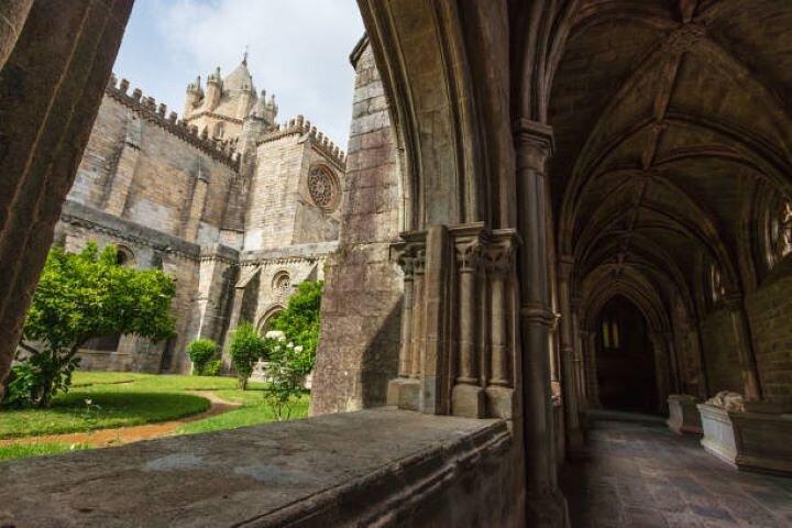 Évora & Monsaraz: UNESCO Heritage, Wine & Medieval Charm - photo 2