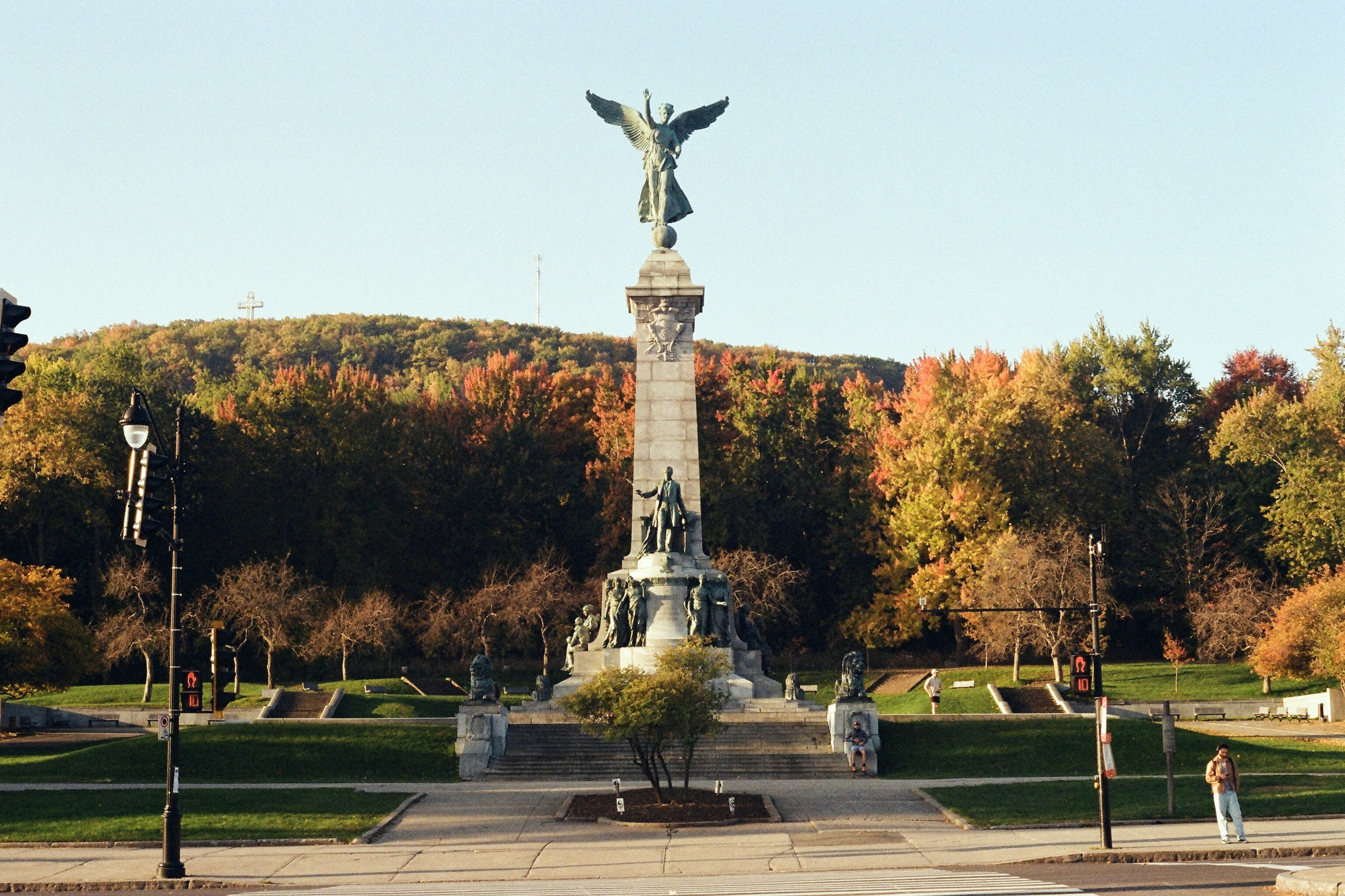 Montreal Mount Royal Self-Guided Audio Walk: Kondiaronk Lookout, the Cross and Beaver Lake - photo 2