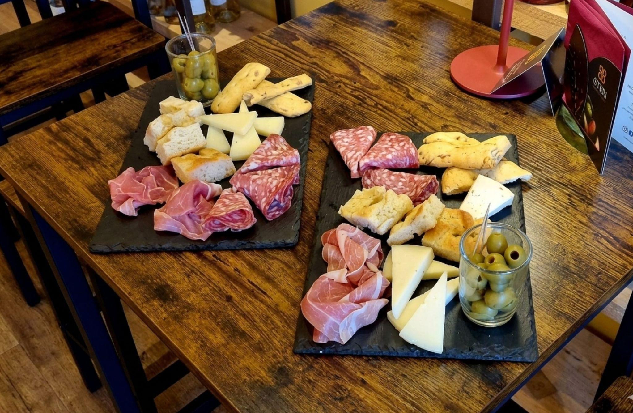Guided Wine Tasting with Local Food Pairings in Livorno - photo 3