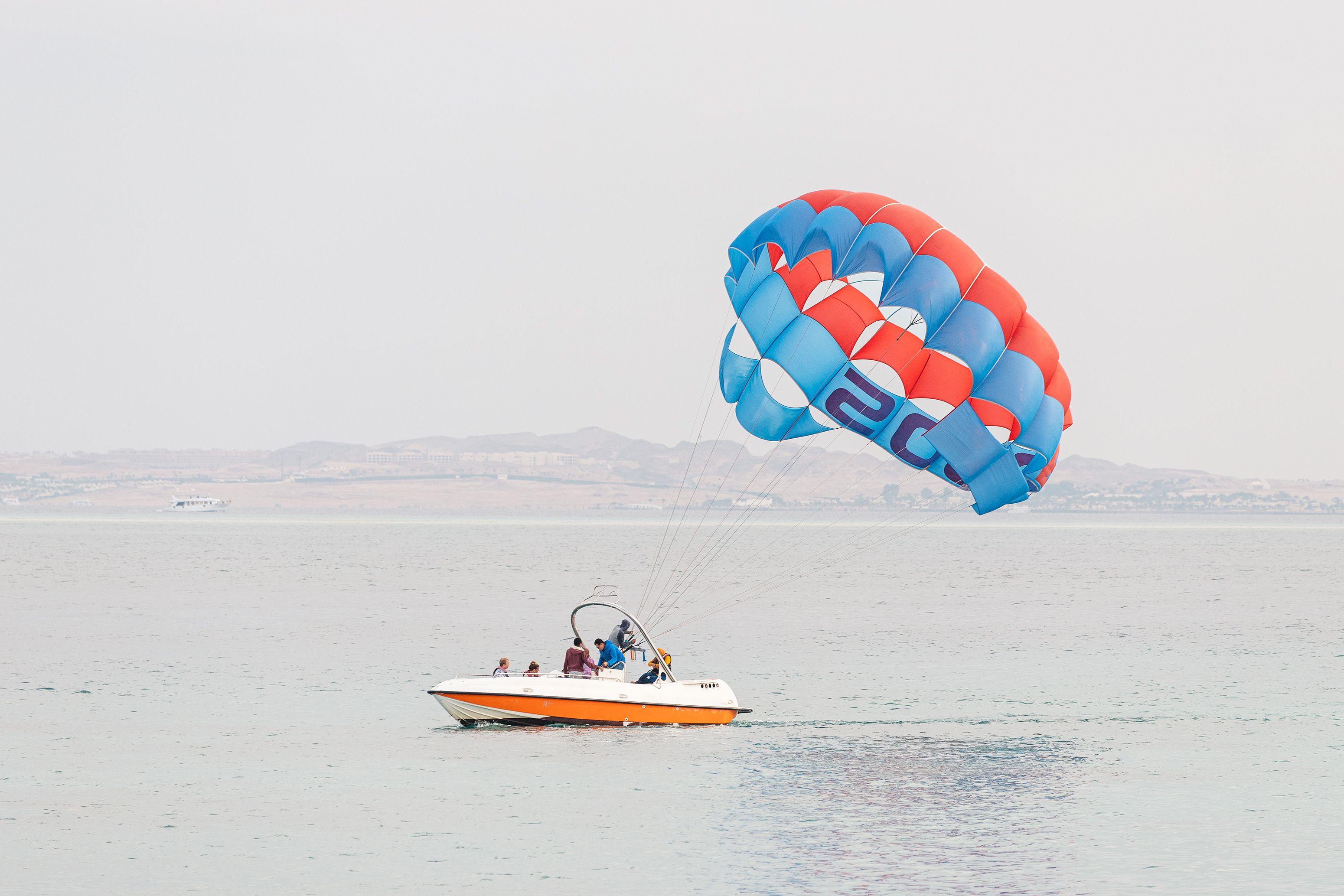Hurghada Parasailing Tour With Red sea View and Hotel Pickup - photo 4