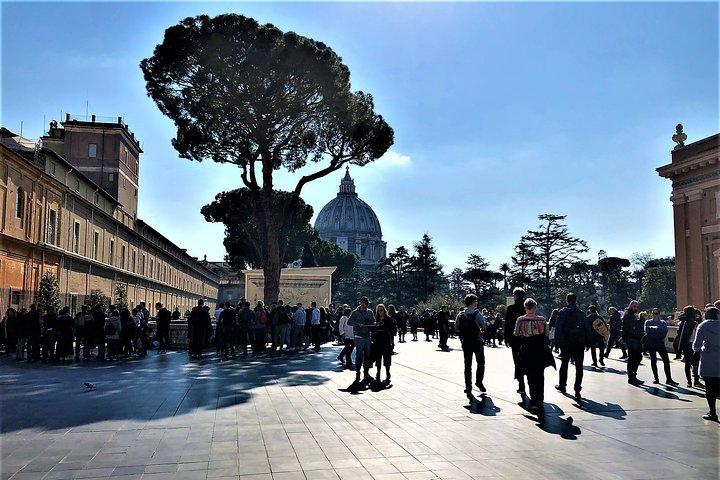 Private Tour of Vatican and Rome's Icons - lunch & Luxury Cars! - photo 5