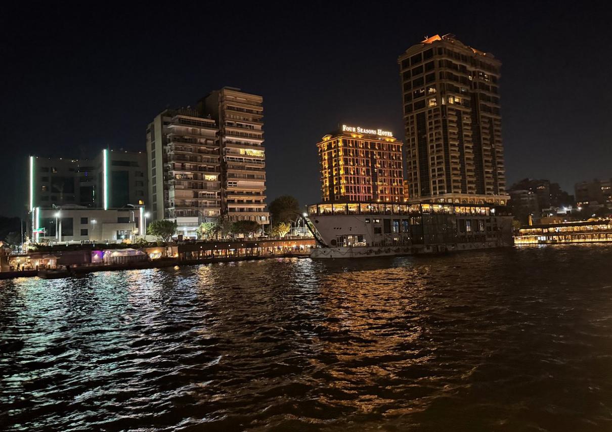 Cairo Luxury Nile Dinner Cruise,Open Buffet,Belly Dance show - photo 3