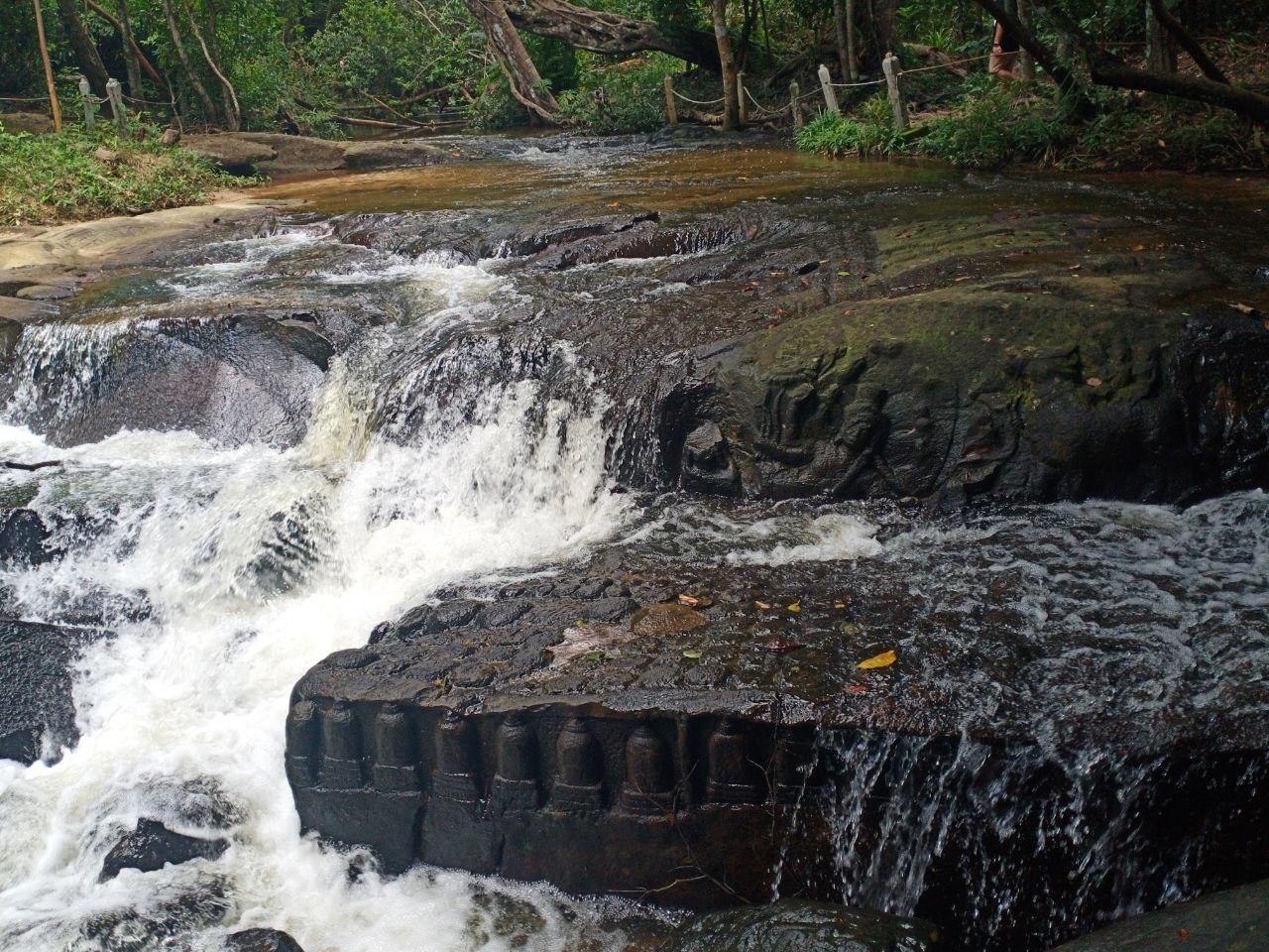 Private Tour: Kbal Spean, Banteay Srei & Banteay Samre - photo 4