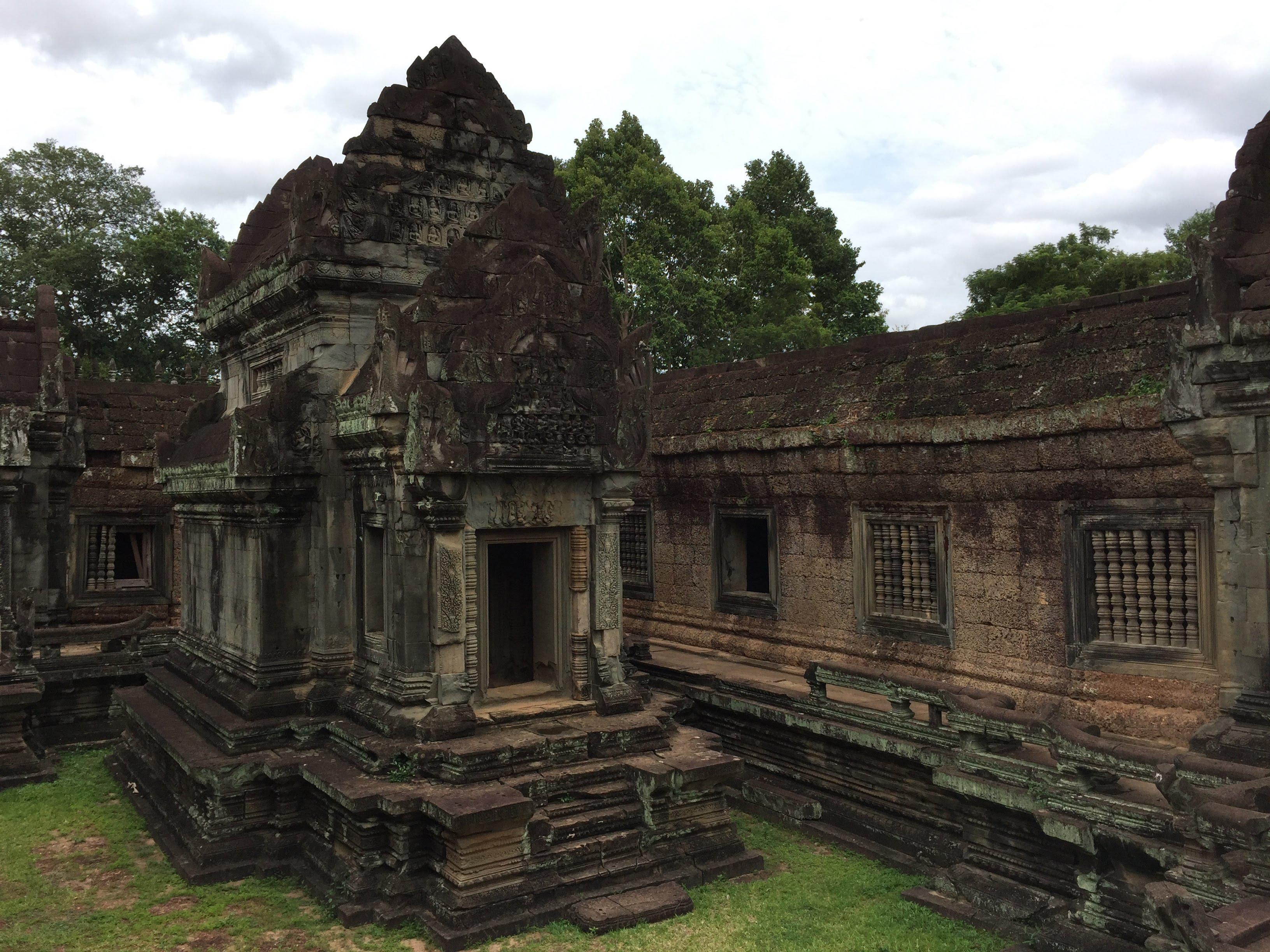 Private Tour: Kbal Spean, Banteay Srei & Banteay Samre - photo 3
