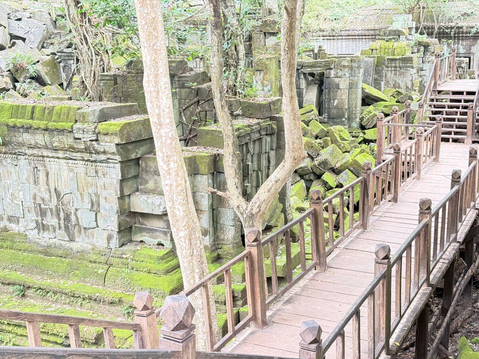 Private Tour: Banteay Srei, Beng Mealea & Roluos Group - photo 5