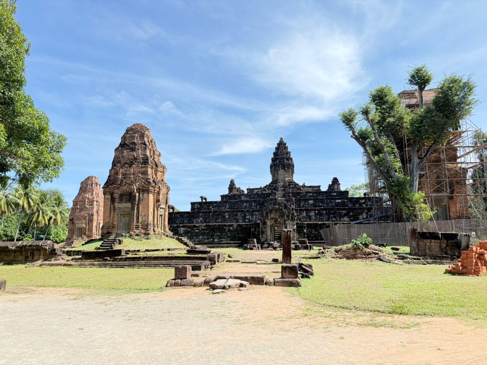 Private Day Tour: Banteay Srei, Roluos Temples & Tonle Sap - photo 4