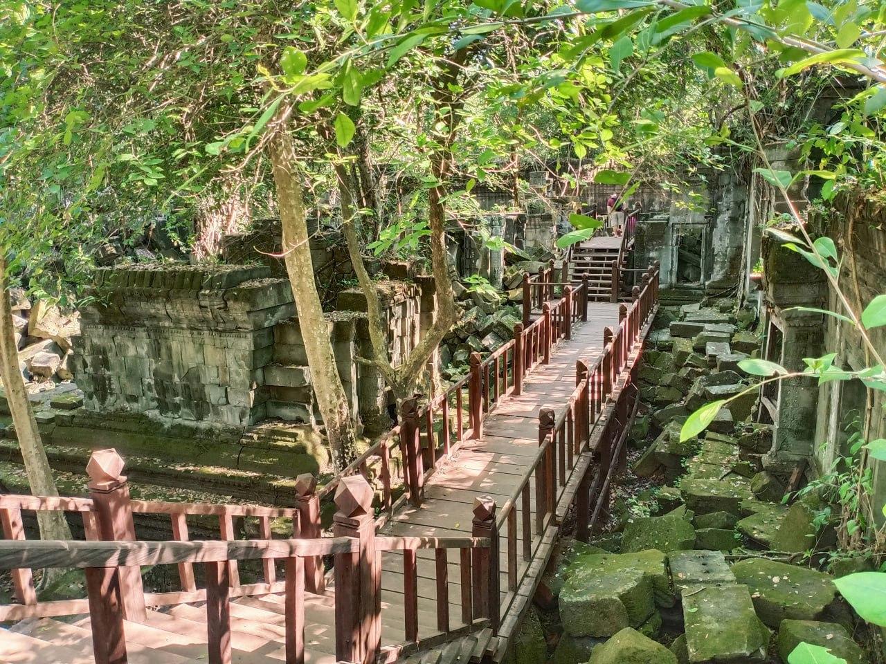 Private Siem Reap Tour: Beng Mealea Temple & Tonle Sap Lake - photo 2